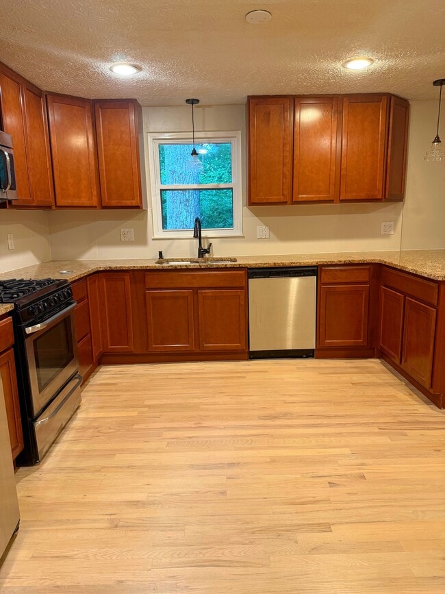 Building Photo - 3450 Ellenwood Ct NE