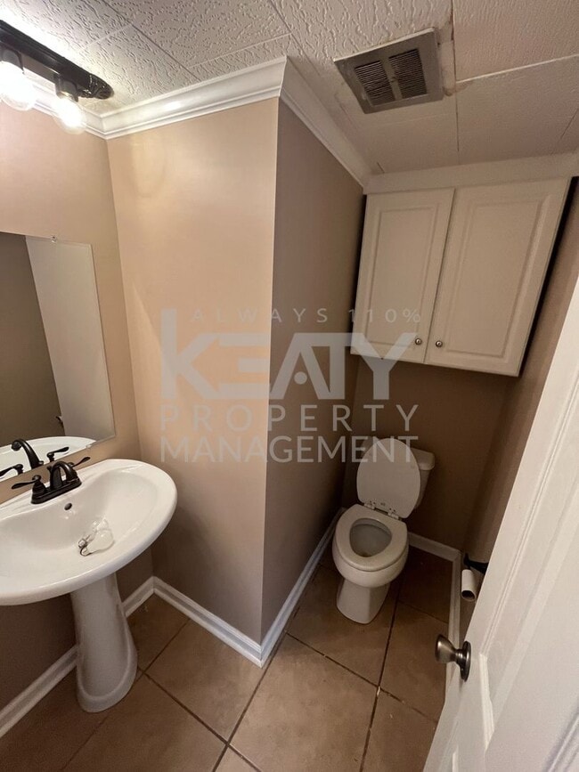 Building Photo - Spacious townhouse in the heart of Lafayette!