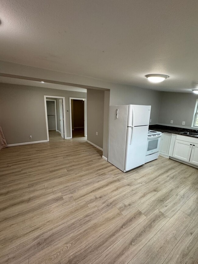 Building Photo - 309 Francis St E