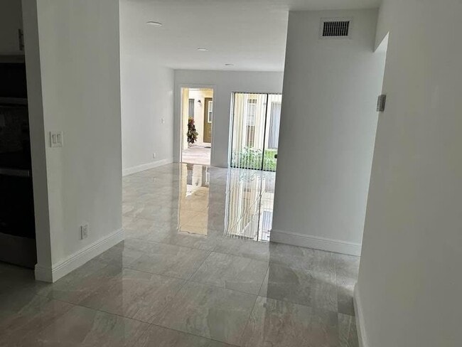 Building Photo - 11592 Royal Palm Blvd