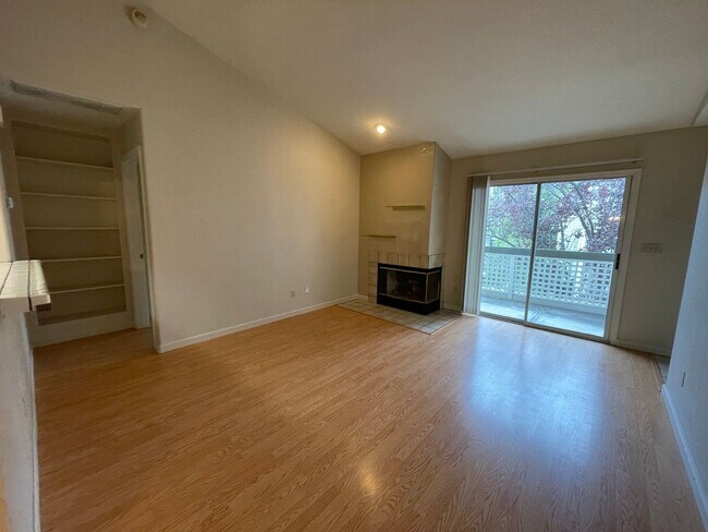 Building Photo - Cozy 2 Bedroom 2 Bath Condo in desirable P...