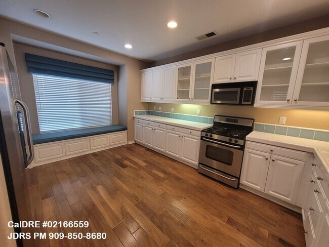 Building Photo - Riverside 3 Bedroom Home