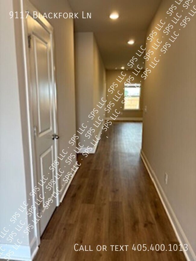 Foto del edificio - 9117 Blackfork Ln