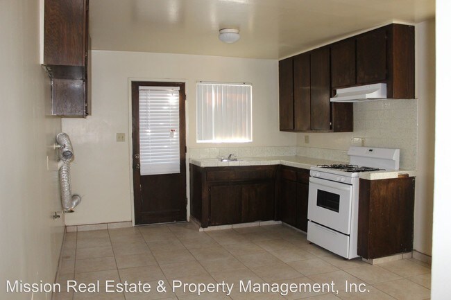 Building Photo - 810 31st St