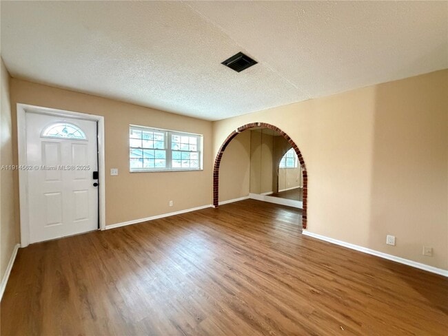 Foto del edificio - 7212 SW 3rd Ct