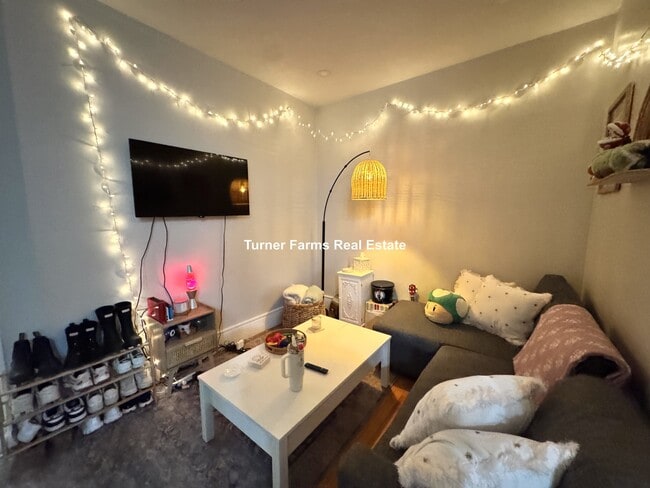 Building Photo - 91 Hudson St