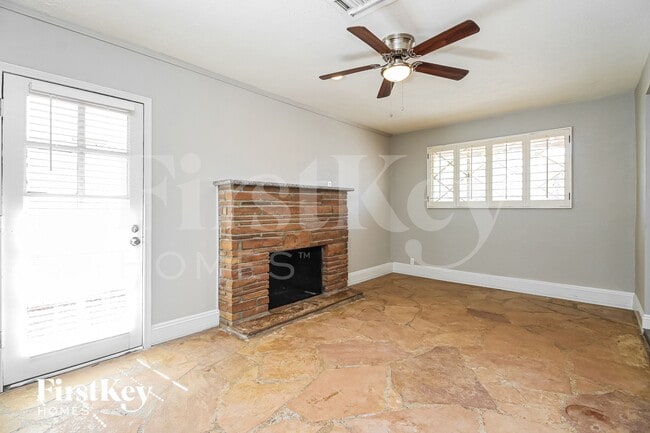 Building Photo - 7427 E McKinley St