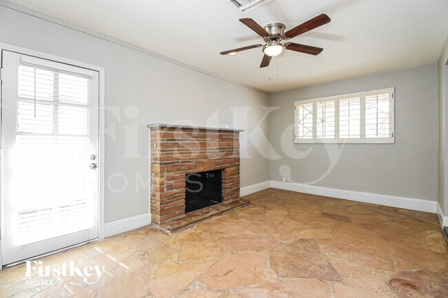 Foto del edificio - 7427 E McKinley St