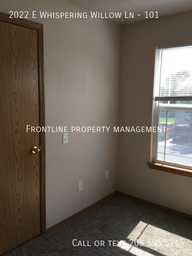 Foto del edificio - 2022 E Whispering Willow Ln