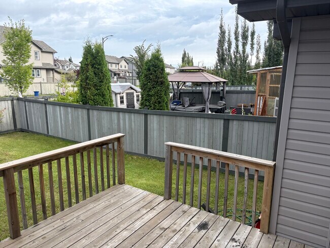 Photo du bâtiment - 605-175A 175A St SW