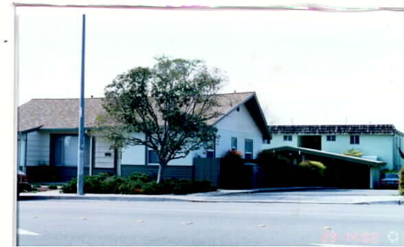 Building Photo - 2536 Grove Way