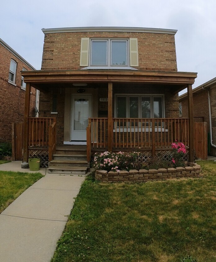 5613 S Kilbourn Ave, Chicago, IL 60629 House Rental in Chicago, IL