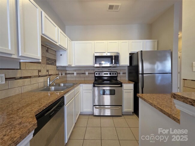 Foto del edificio - 2107 Lennoxshire Square Ct