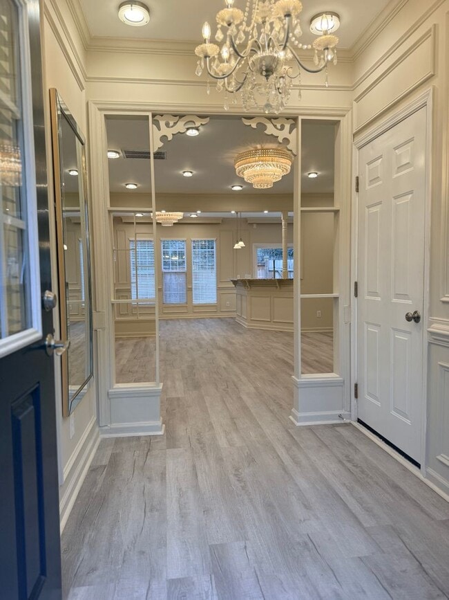 Building Photo - Now Leasing! Bright 3-Bedroom Home with Fenced in Back Yard!