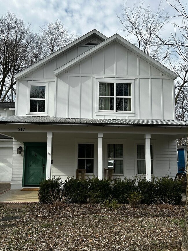 Foto del edificio - UNFURNISHED Beautiful Large Home Available Now on North Walnut in Fayetteville !!