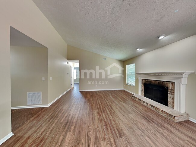 Foto del edificio - 3915 Little Creek Dr