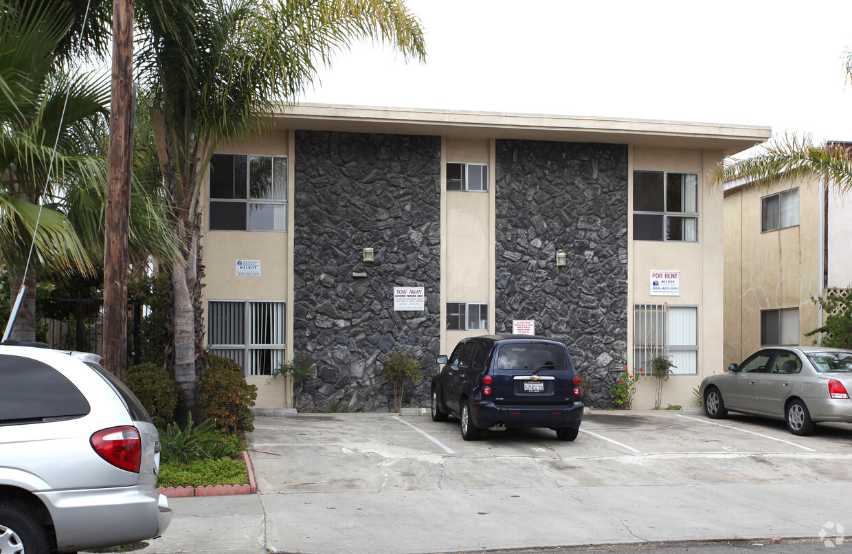 Foto del edificio - San Diego Apartments