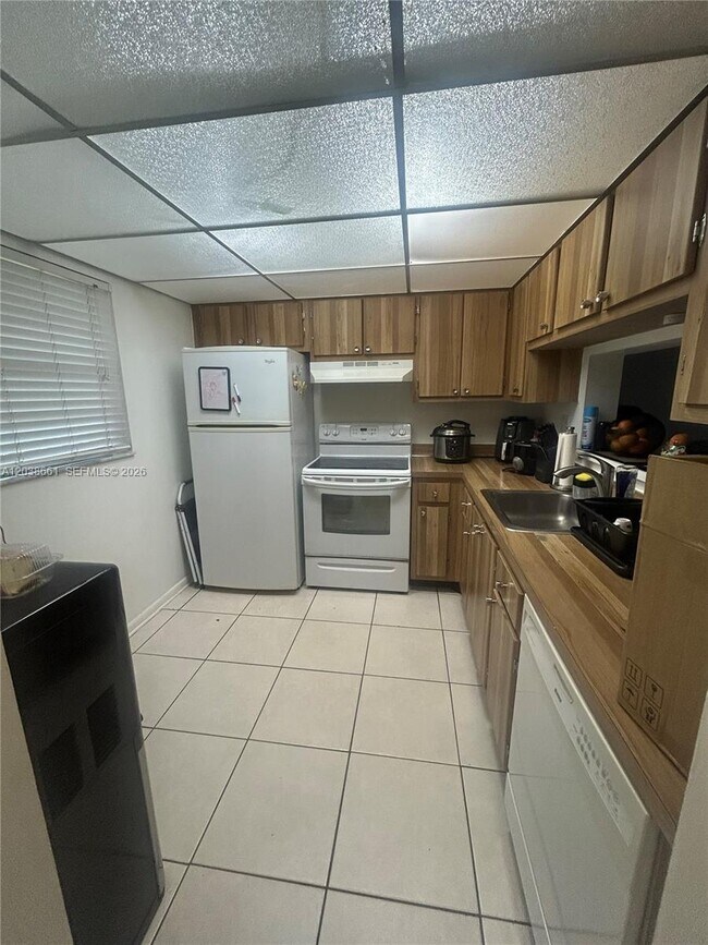 Building Photo - 10875 SW 112th Ave