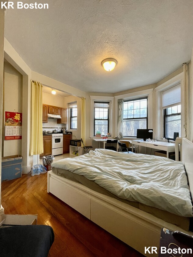 Primary Photo - 216 Hemenway St