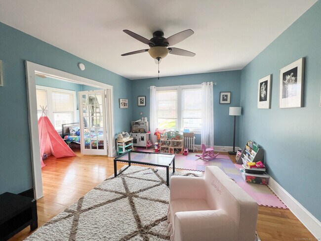 Foto del edificio - 793 Milford Point Rd