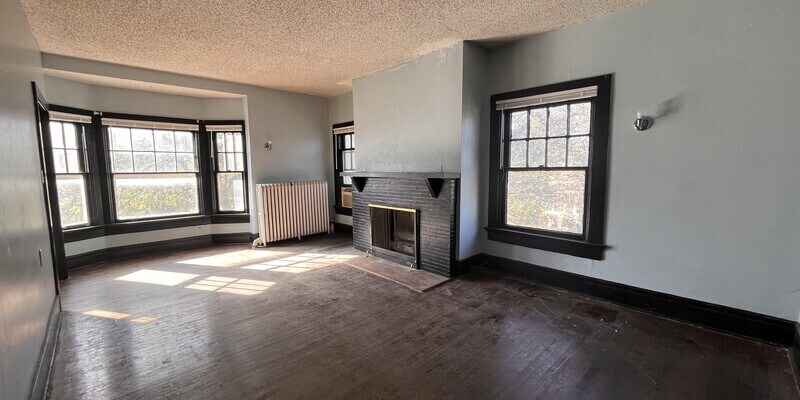 Primary Photo - 512 E Sherman Ave
