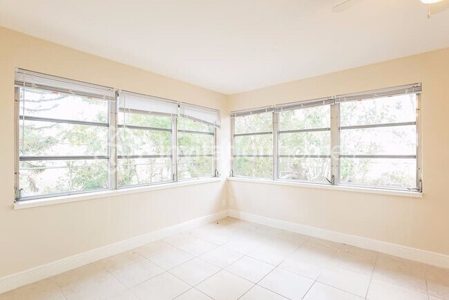 Foto del edificio - 5077 Marion Pl