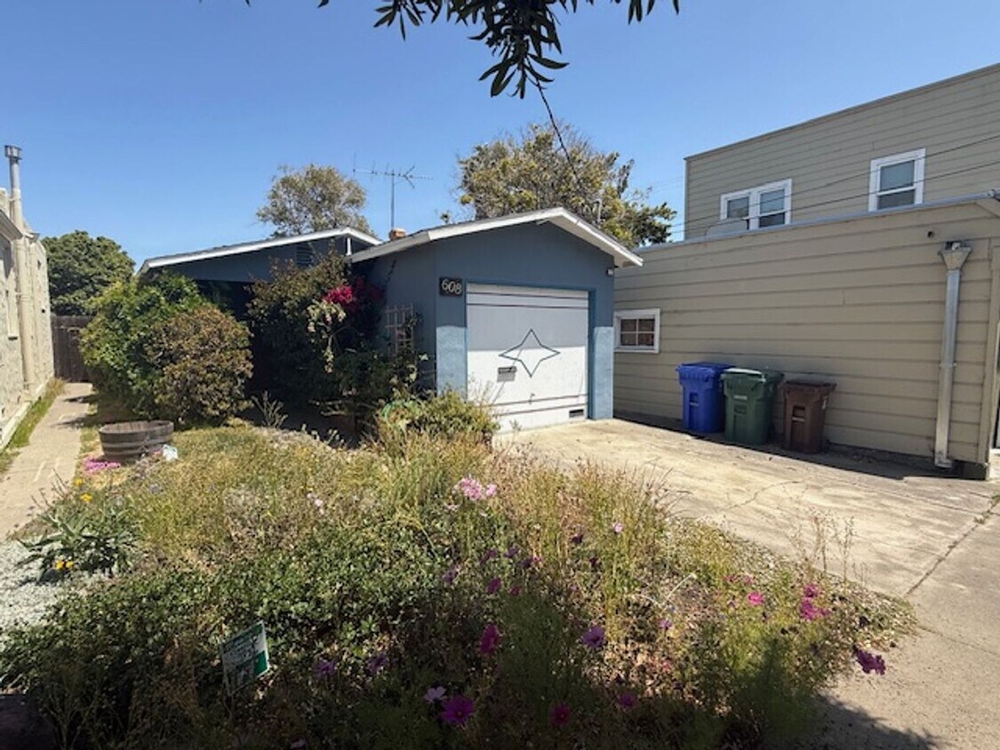Primary Photo - Central Richmond 2-Bedroom Home Near City ...