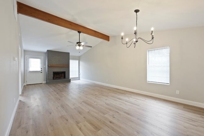 Foto del edificio - Woodland Park Townhomes