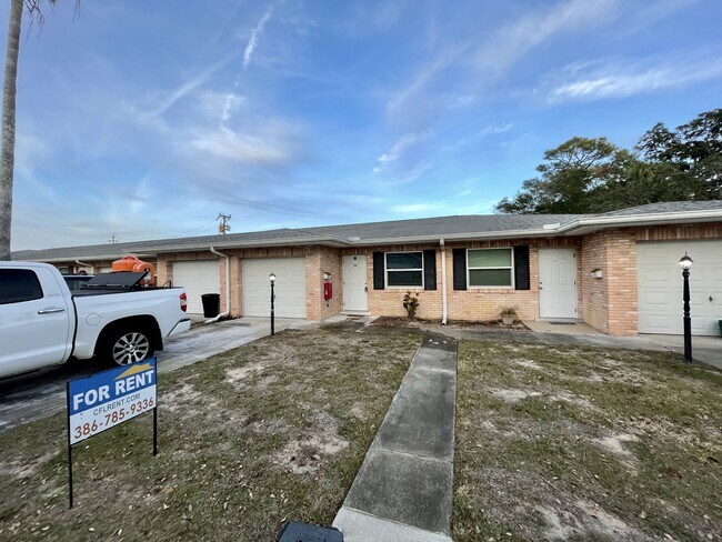 Building Photo - 2211 Granada Dr