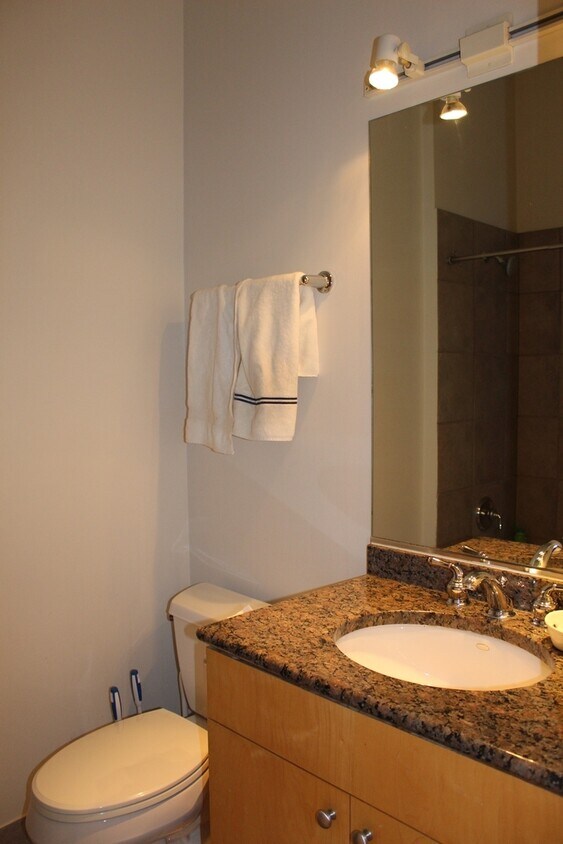 Primary Photo - 1347 W Washington Blvd