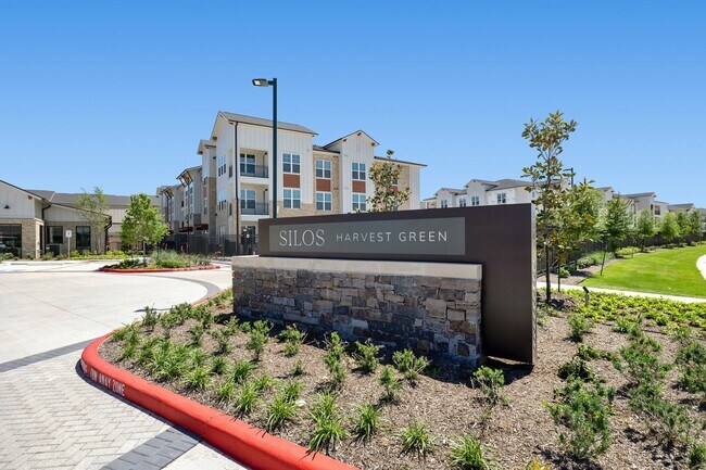 Building Photo - Silos Harvest Green