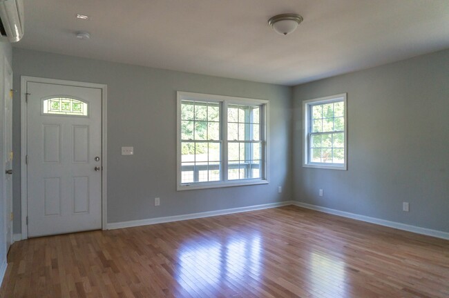 Building Photo - Charming Two-Bedroom in North Asheville