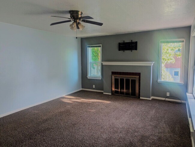 Foto del edificio - Deposit Moves you in! 3 Bed 1 Bath Home fo...