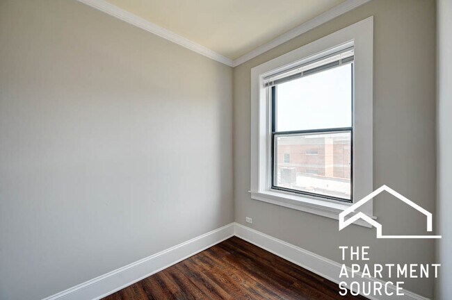 Building Photo - 817 W Lakeside Pl