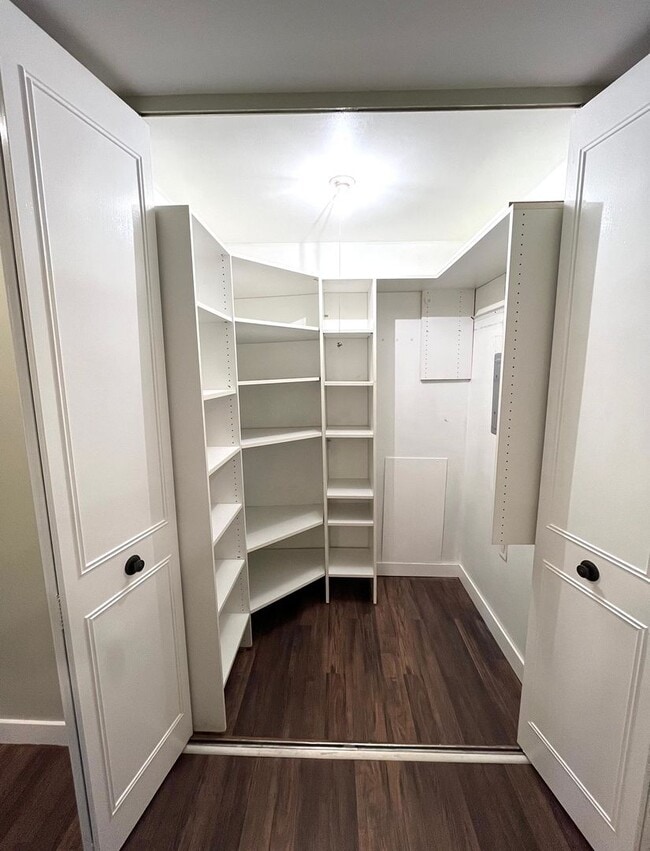 Building Photo - Ground level Condo with private patio, har...