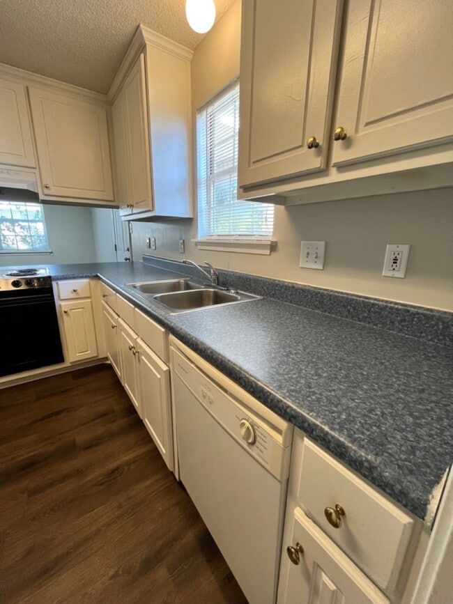 Building Photo - 206 Worthington Ln