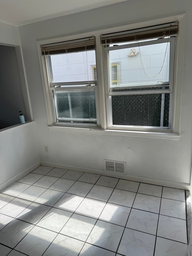 Building Photo - 656 S Gannon Ave