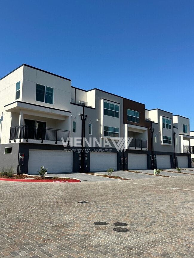 Building Photo - 8066 Quiet Knolls Dr