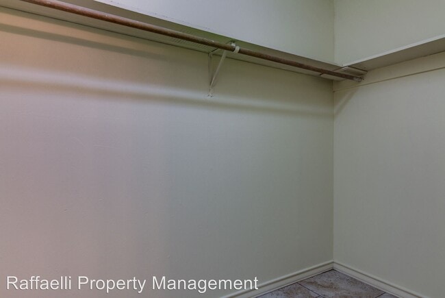 Building Photo - 301-303 Brookwood Dr