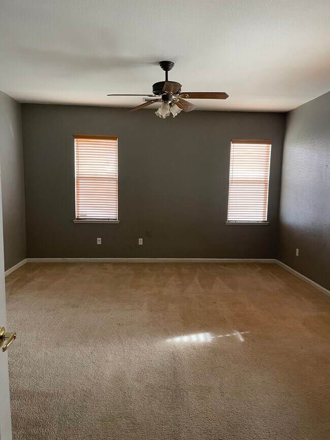 Building Photo - 550 Hearth Way