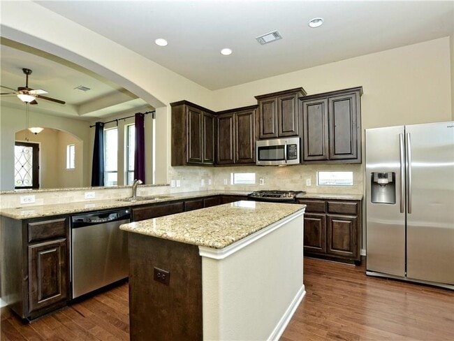 Foto del edificio - 120 W Adelanta Pl