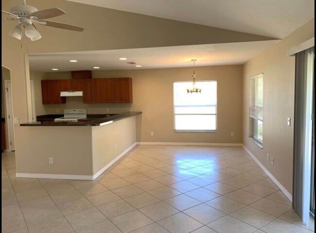 Foto del edificio - Charming 4 bed - 2 bath in North Port, Available Now!