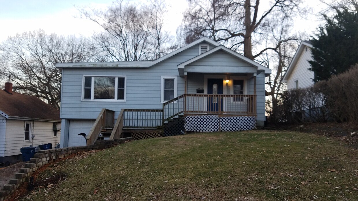 2615 Krum St, Alton, IL 62002 House Rental in Alton, IL