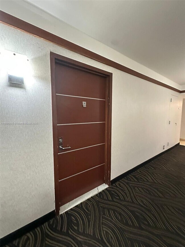 Foto del edificio - 3300 NE 191st St