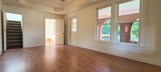 Foto del edificio - 4 bed 2 bath home in Church Hill