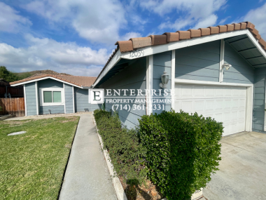 Building Photo - Spacious 3-Bed Corner Home in Sierra Heigh...