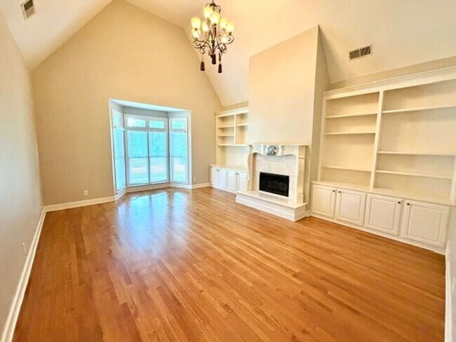 Building Photo - Beautiful 5BR 4.5 bath + bonus room family home in Collierville! Collierville schools