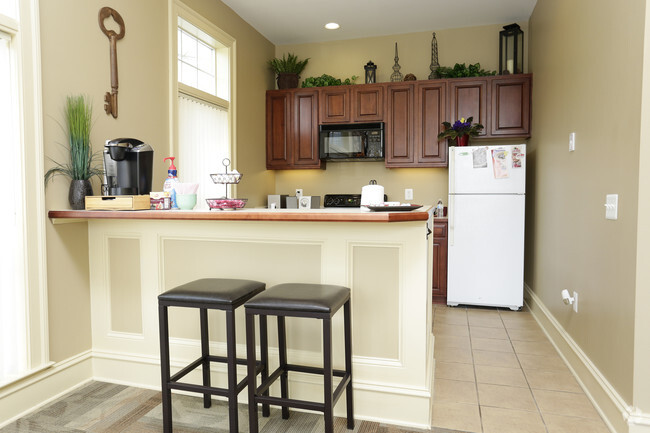 Cocina en la casa club - Grove at Flynn's Crossing Apartments