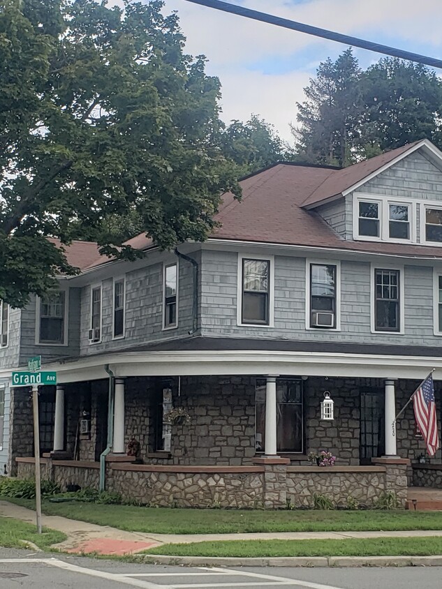 Primary Photo - 220 Grand Ave