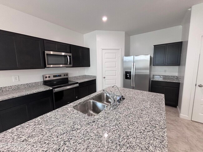 Building Photo - 2055 W Sheridan Ave